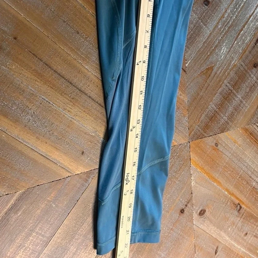 Lululemon In Movement Crop Leggings Pacific‎ Breeze Size 8